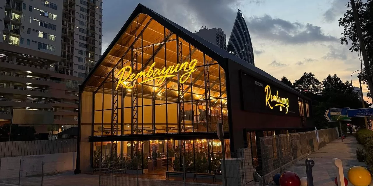 Rembayung - Restoran Khairul Aming dengan papan tanda neon